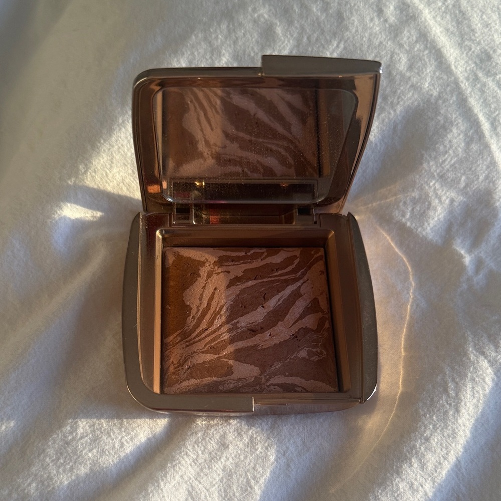 Hourglass ambient bronzer Luminous Bronze light